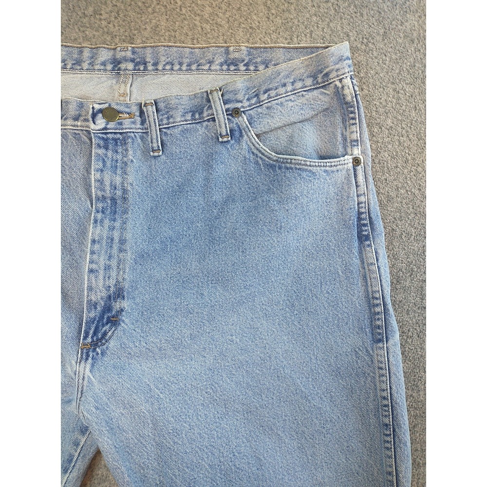 Wrangler Denim Blue Jeans Men's Size 42x31 Straight Leg Light Wash 96501DS Chore - Picture 2 of 16